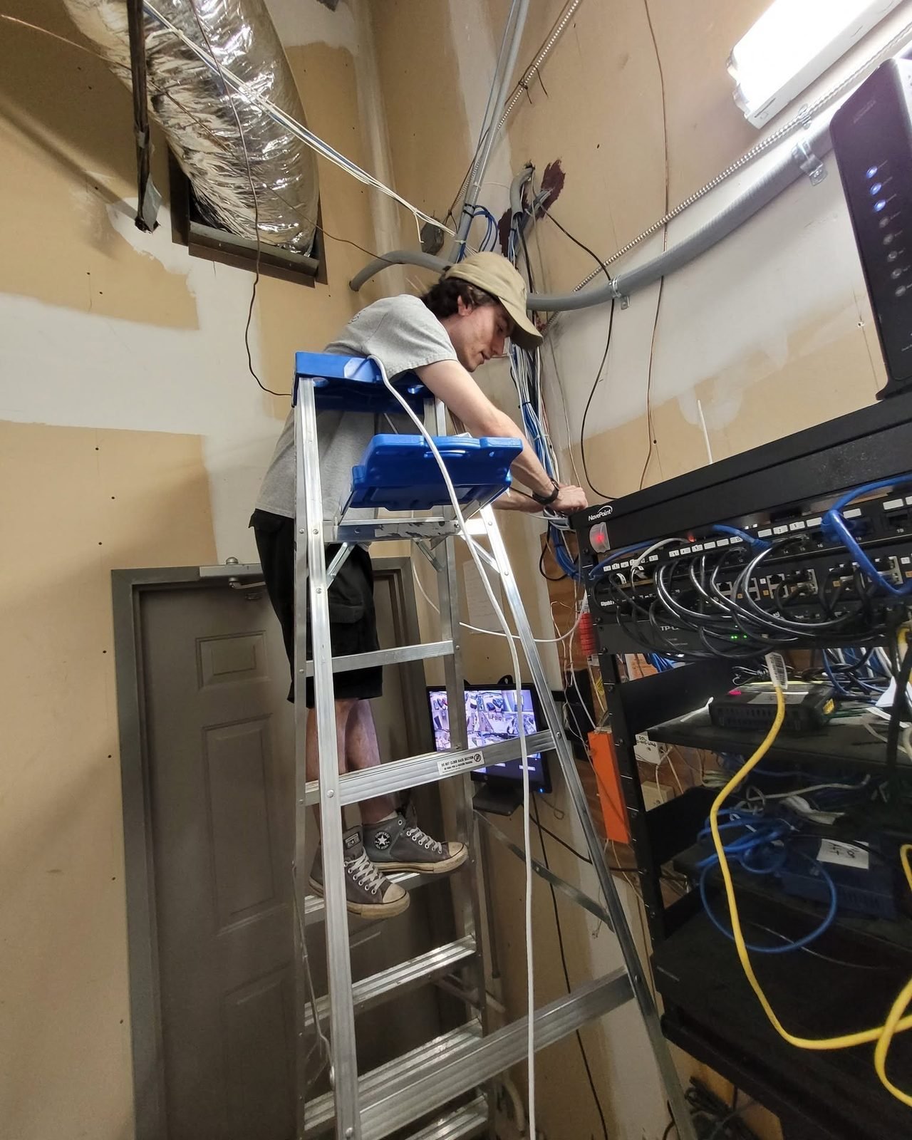 Technician setting up a Wi-Fi router for home networking